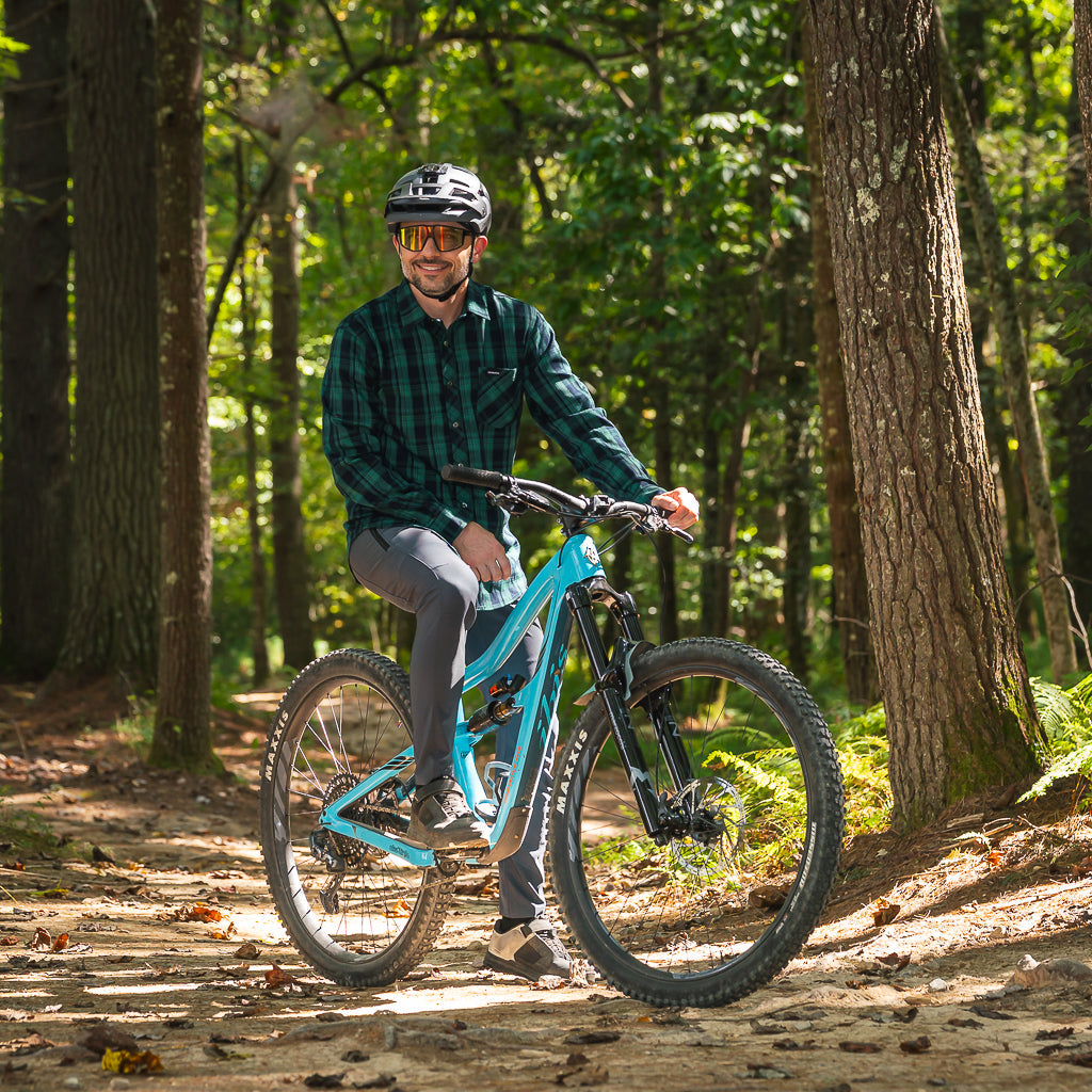 Men's Technical Mountain Bike Flannel - Green/Navy on trail