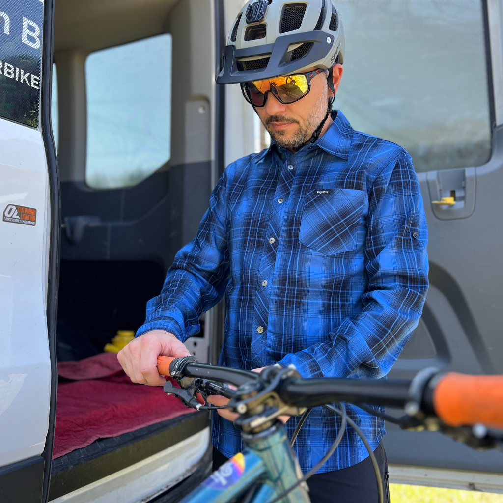 Men s Blue Flannel Made from Highly Breathable Stretch Fabric