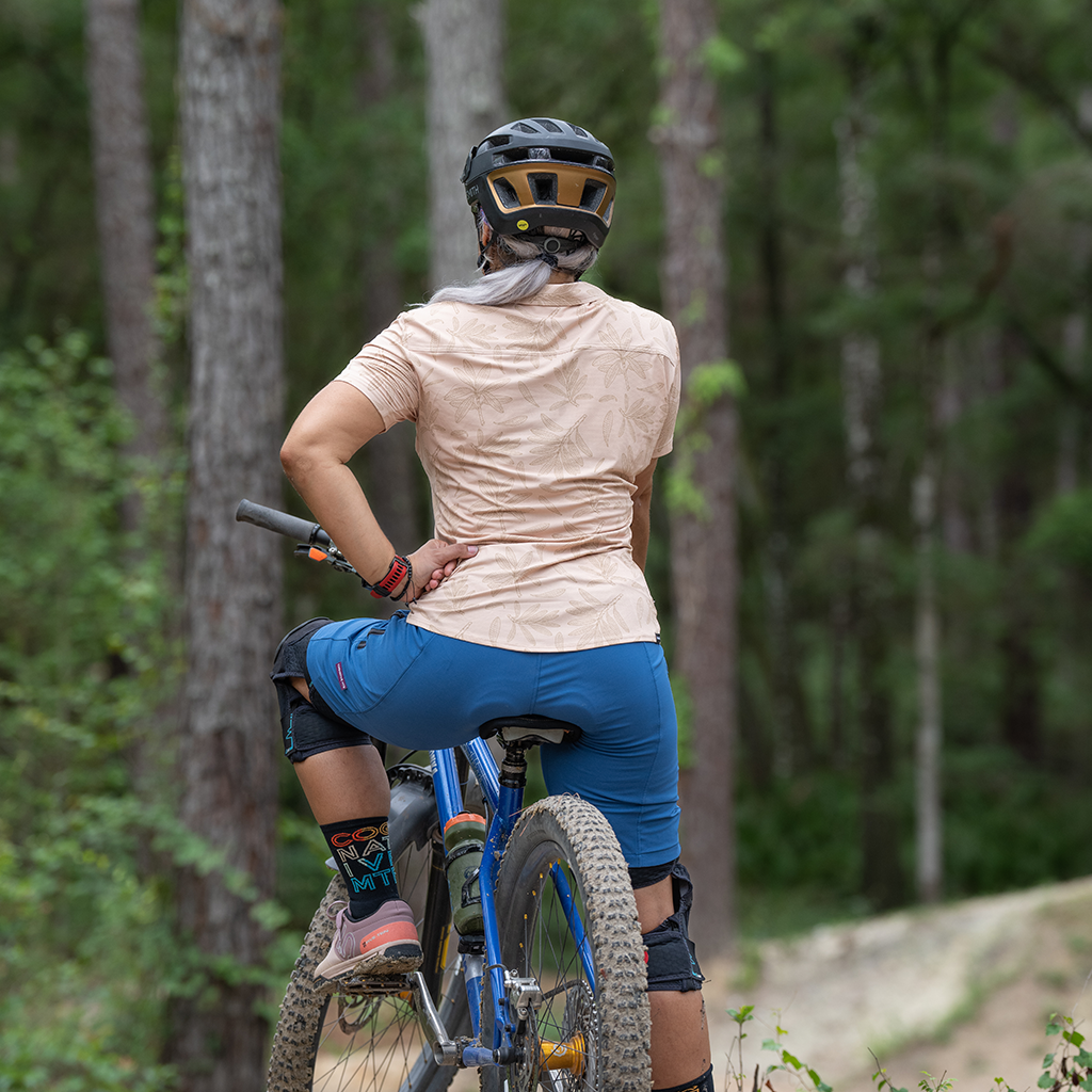 Women's mountain top biking gear